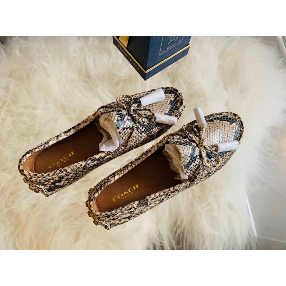 🔹 Brand NEW COACH leather snake print loafers 🔹